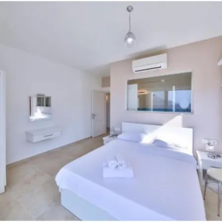 6 Ξενοδοχείο 4*