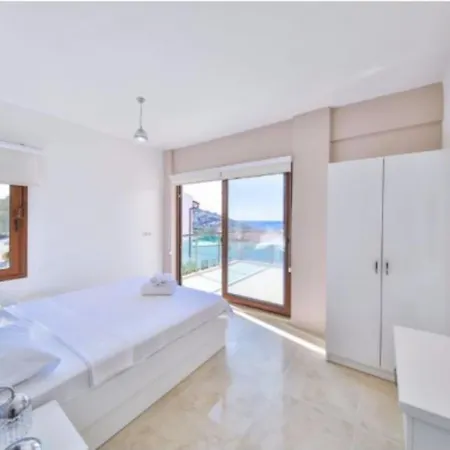 6 Ξενοδοχείο 4*